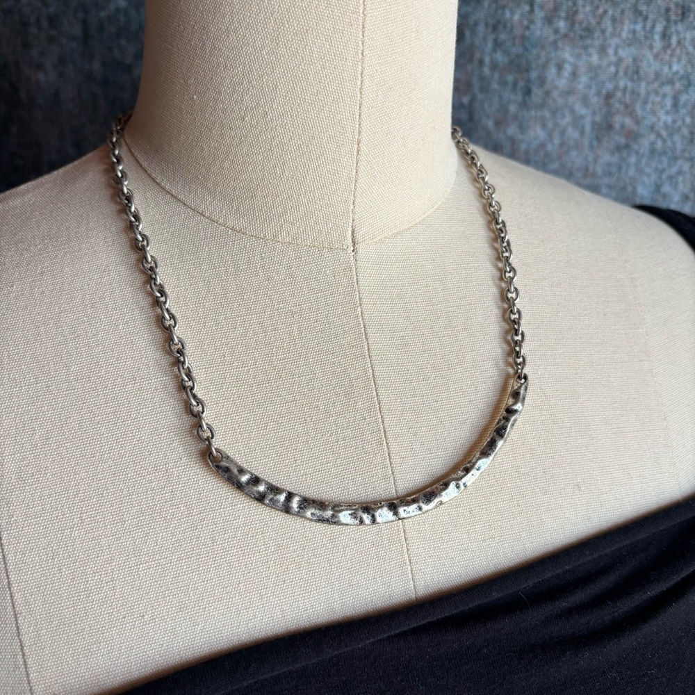 Hammered Silver Tone Crescent Curved Bar Collar Necklace